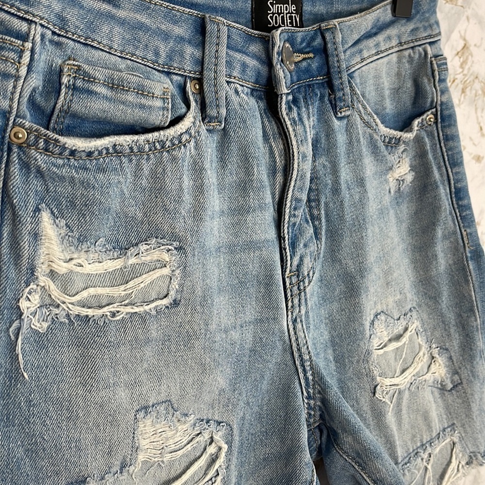 Simple Society Distressed Shorts l SIZE 25 - Picture 3 of 7